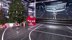 CNNE 1311200 - "shaq", bajo el arbol de navidad como un regalo mas