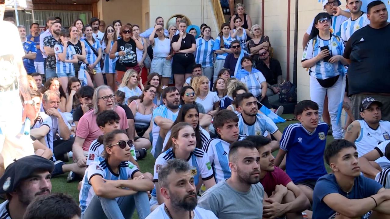 CNNE 1313552 - ¿como se vivio el partido de argentina vs croacia en la casa de maradona?