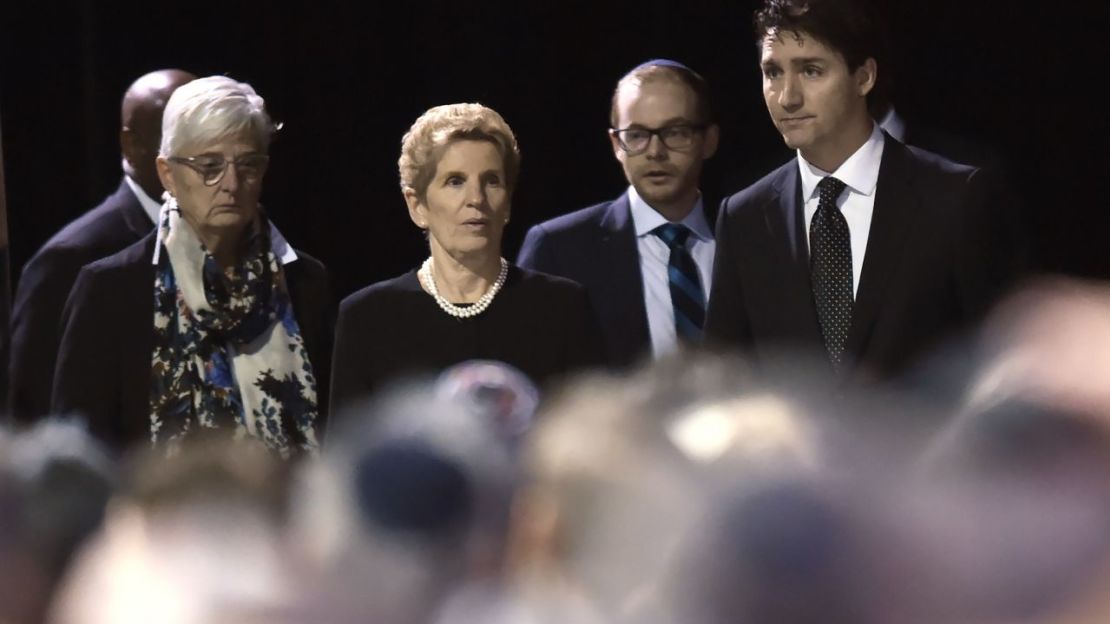 El primer ministro de Canadá, Justin Trudeau, en el funeral de los Sherman.