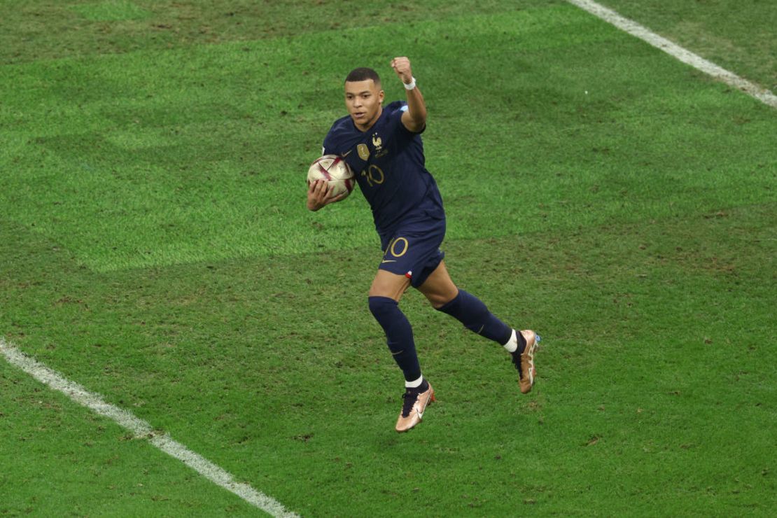 Mbappé fue todo Francia: es un portento del fútbol. Ya tiene un título y va por más. Esta vez perdió ante Messi, su compañero del PSG, pero hizo valer su talento. Tres goles en una final histórica.