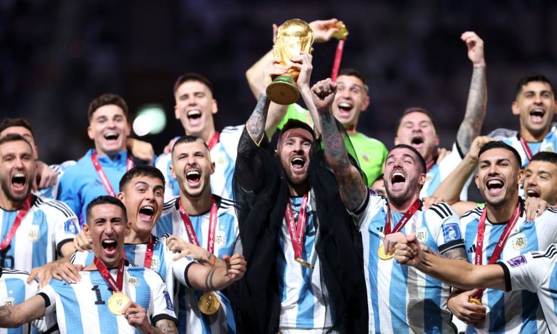 CNNE 1316164 - messi-argentina-qatar-mundial-campeon