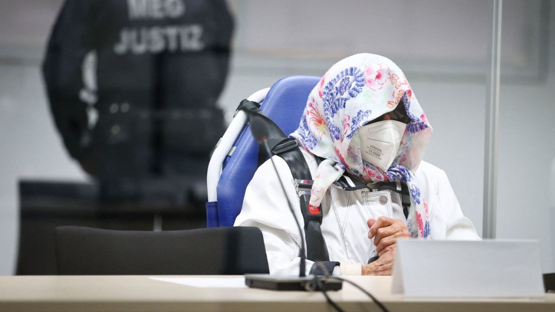 Irmgard Furchner durante el inicio de su juicio, que comenzó el año pasado.