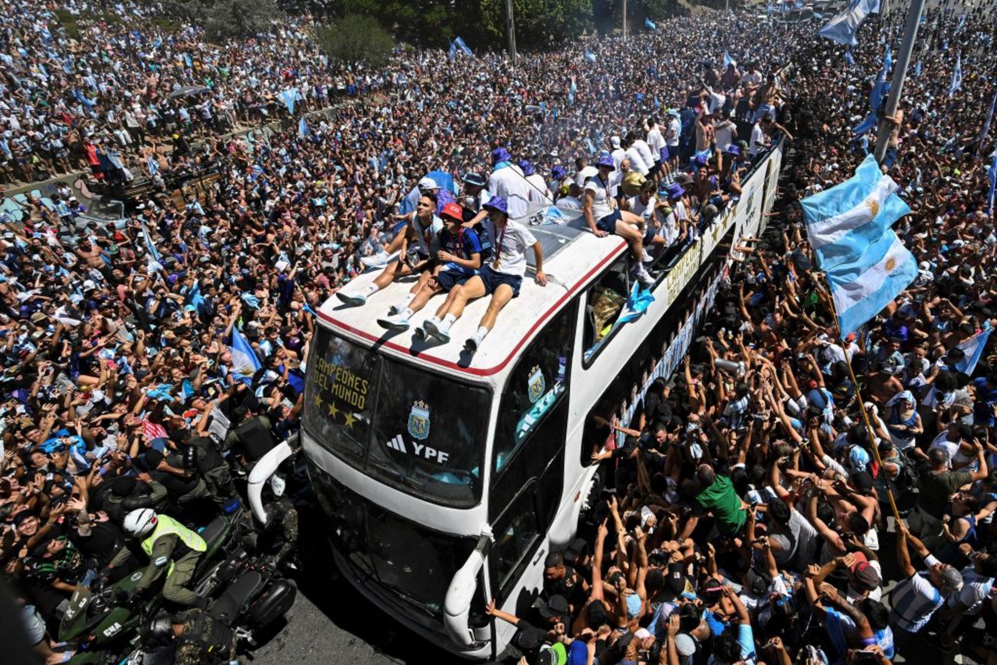 CNNE 1317218 - argentina-buenos-aires-seleccion-celebracion