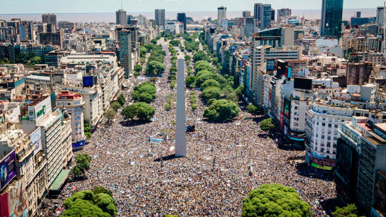 CNNE 1317244 - una joven salio del hospital antes de tiempo para alentar a argentina