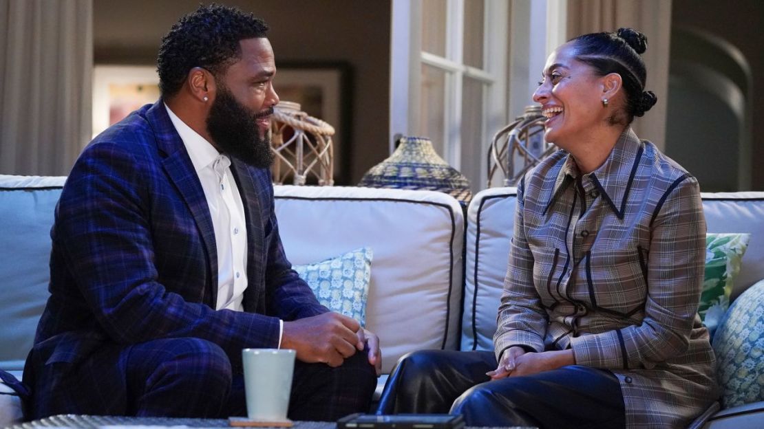 Anthony Anderson y Tracee Ellis Ross en el final de la serie "Black-ish". Crédito: Richard Cartwright/ABC