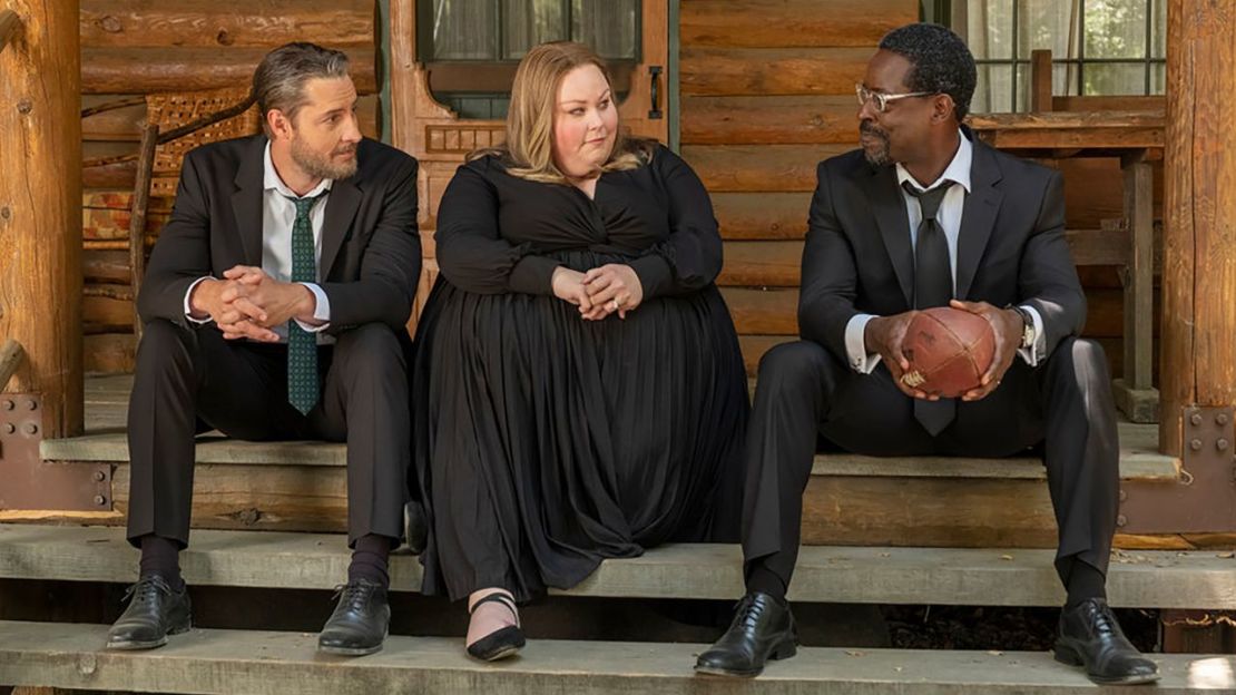 Justin Hartley, Chrissy Metz y Sterling K. Brown en "This is Us". Crédito: Ron Batzdorff/NBC