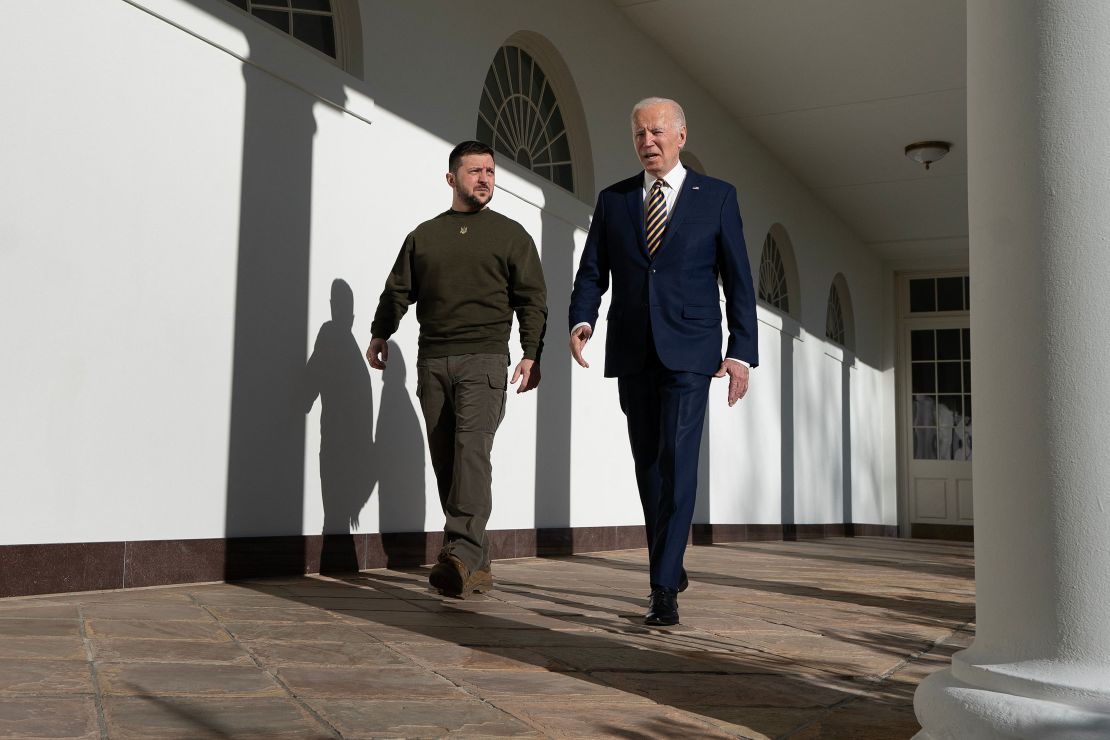 Joe Biden junto a Volodymyr Zelensky en la Casa Blanca