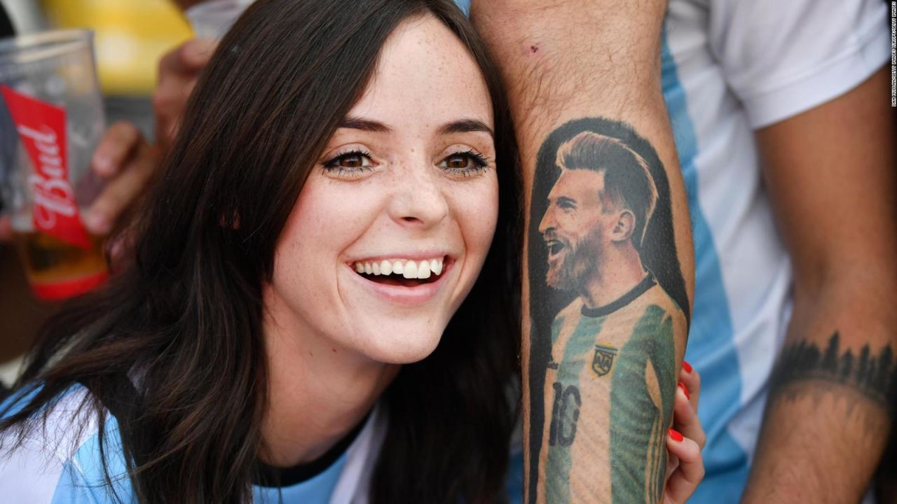 CNNE 1318212 - tatuadores argentinos no se dan abasto pintando a messi