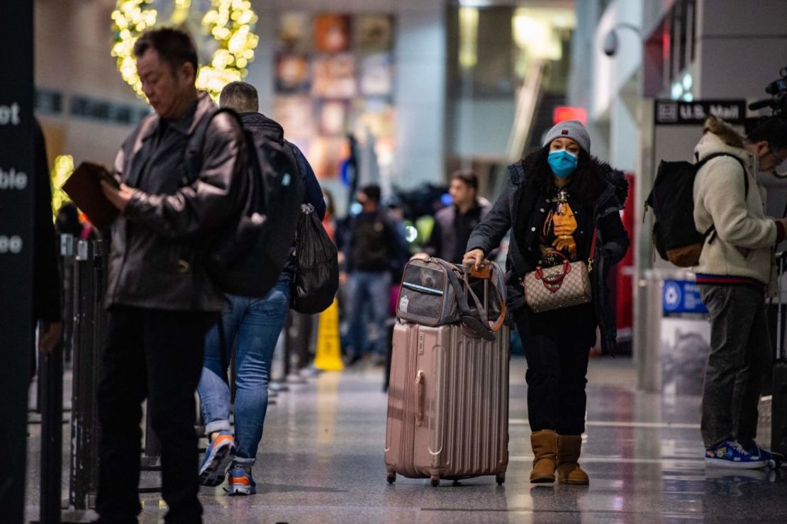 Viajeros en la Terminal A del Aeropuerto Internacional Logan de Boston, Massachusetts, el 23 de diciembre de 2022.