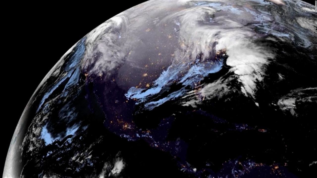 CNNE 1318489 - la severa tormenta invernal en estados unidos vista desde el espacio