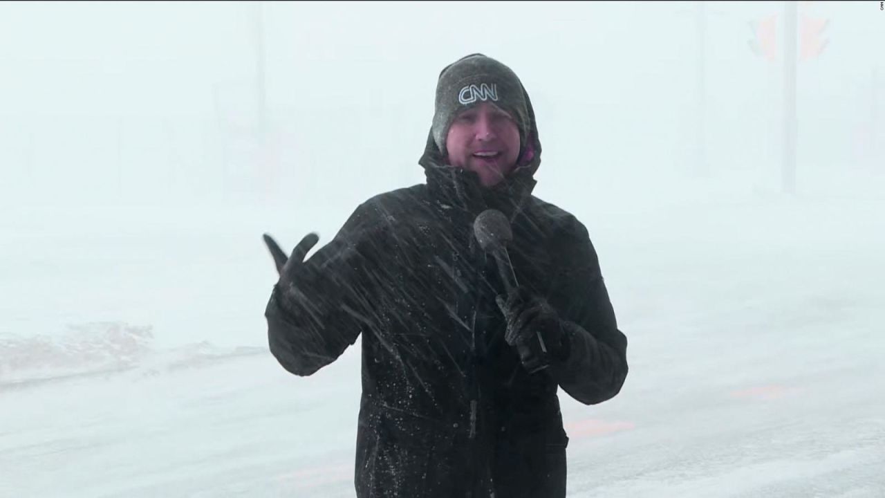 CNNE 1318495 - la impactante postal en buffalo durante la tormenta invernal