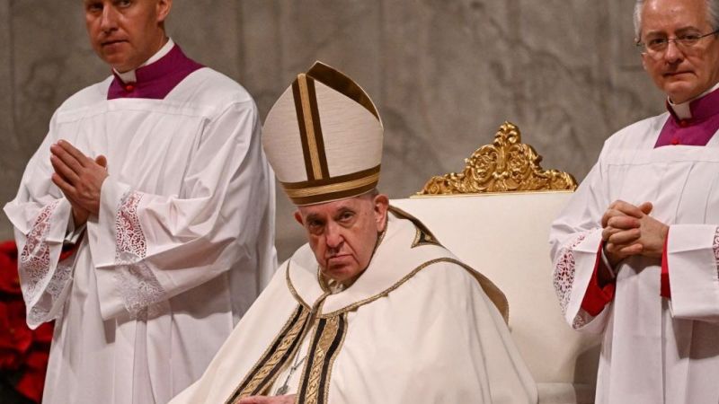 “haz algo bueno” esta navidad, dice el papa francisco en la misa de nochebuena | cnn