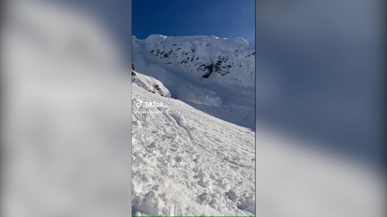 CNNE 1319220 - avalancha arrolla esquiadores en australia