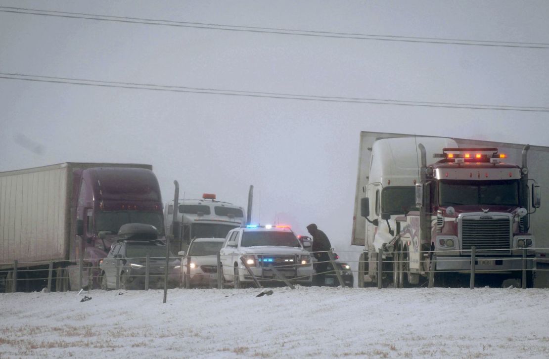 CNNE 1319335 - 221222160513-08-winter-weather-1222-iowa