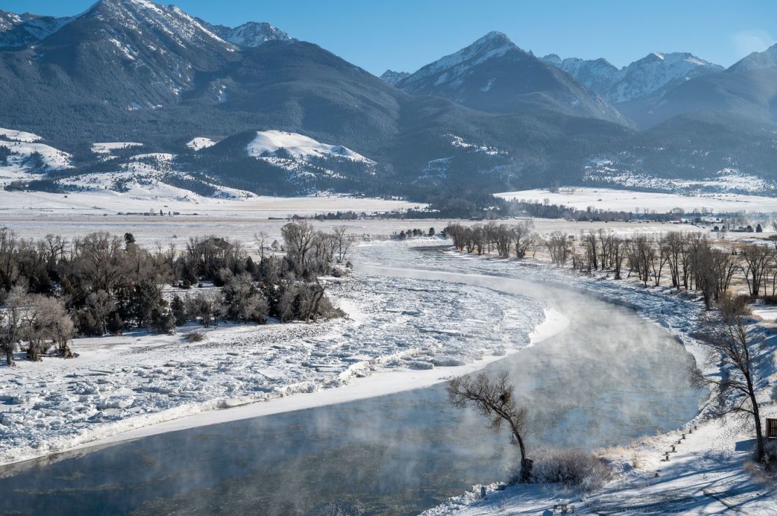 CNNE 1319337 - 221223111111-21-winter-weather-1222-montana