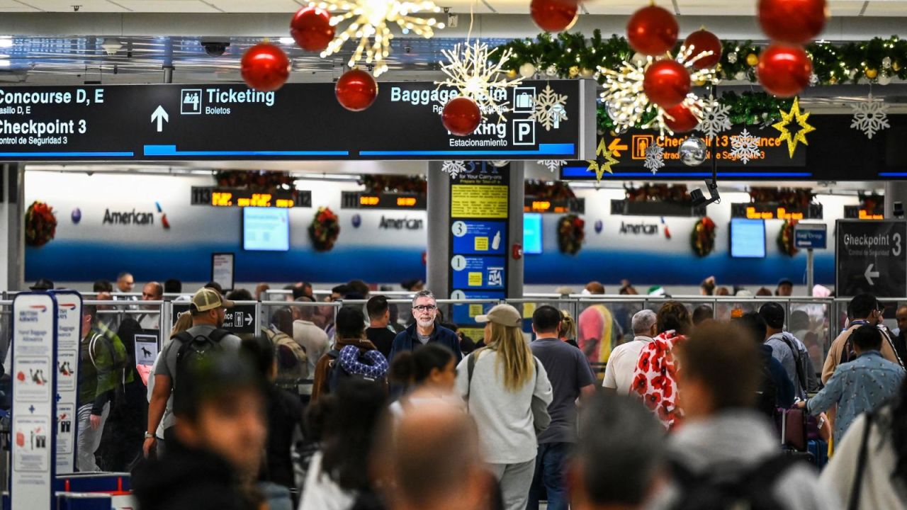 CNNE 1319374 - caos en aeropuertos en ee-uu- deja mas de 2-600 cancelaciones