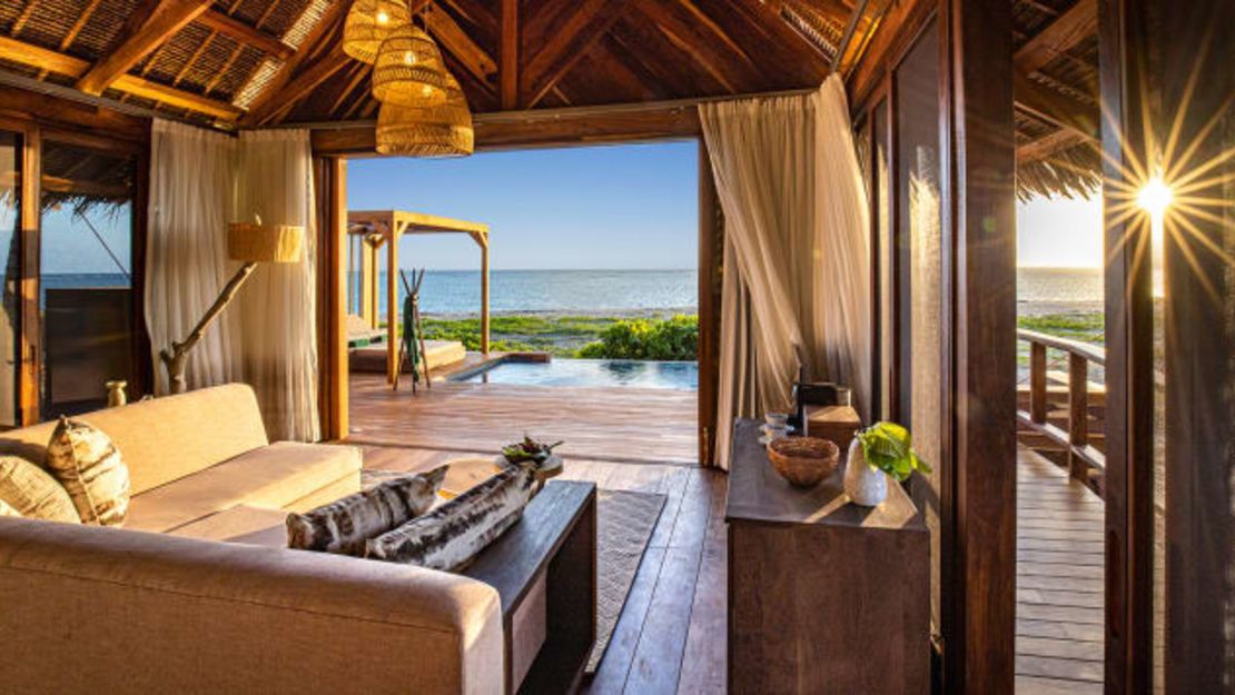 Esta propiedad de Banyan Tree cuenta con 40 villas con tejados de paja diseminadas por una isla de la costa de Mozambique.