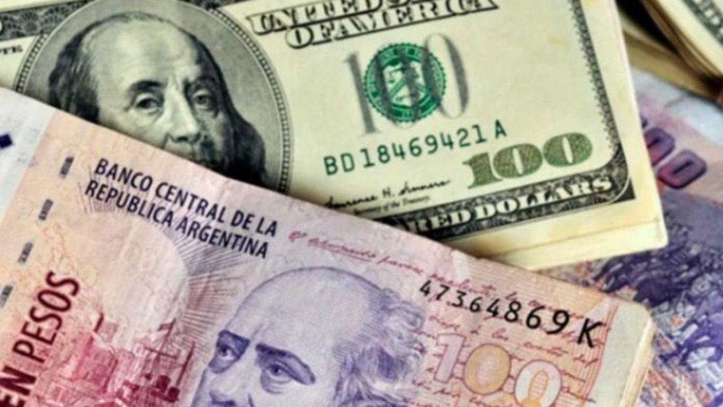CNNE 1320162 - dolares-y-pesos-1215450 (1)