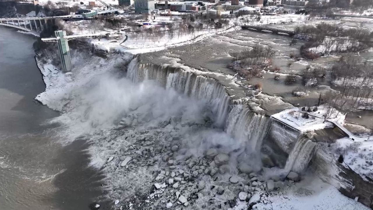 CNNE 1320279 - impactantes imagenes de las cataratas del niagara congeladas