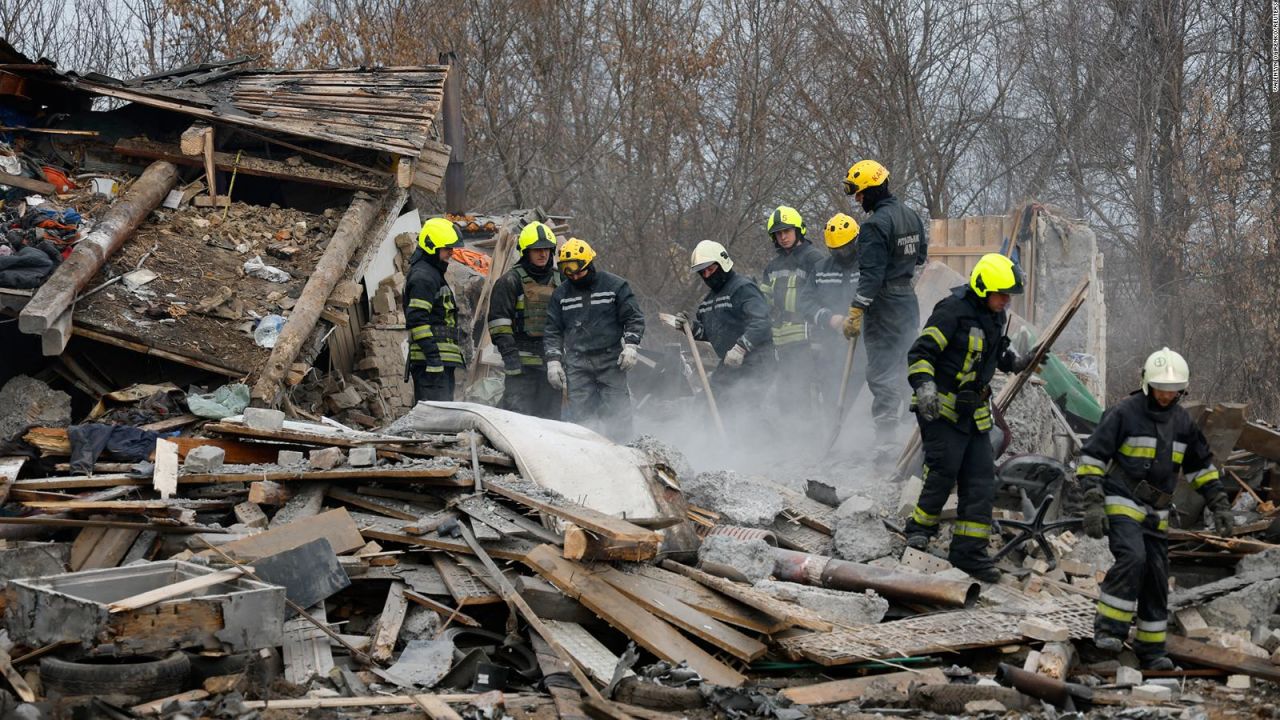 CNNE 1320555 - rusia lanza misiles a gran escala contra ucrania