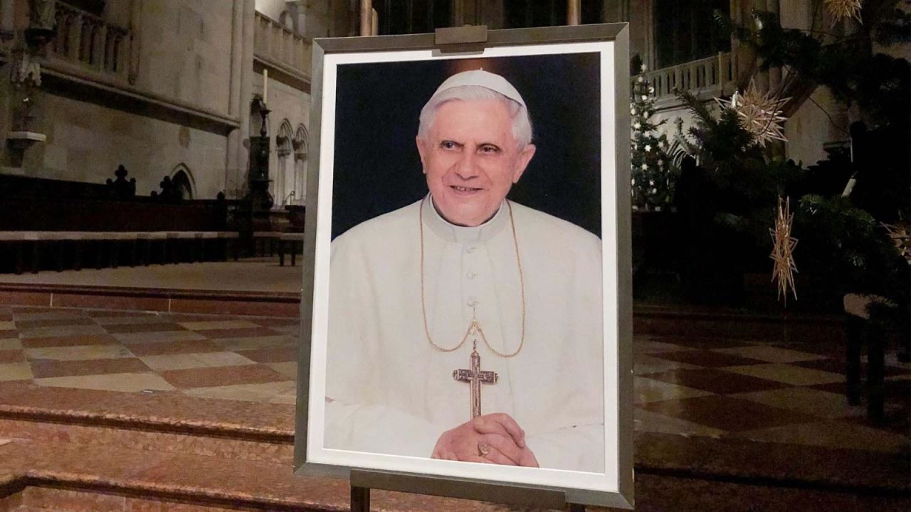 CNNE 1320974 - muere el papa benedicto xvi- mira sus logros y sus polemicas