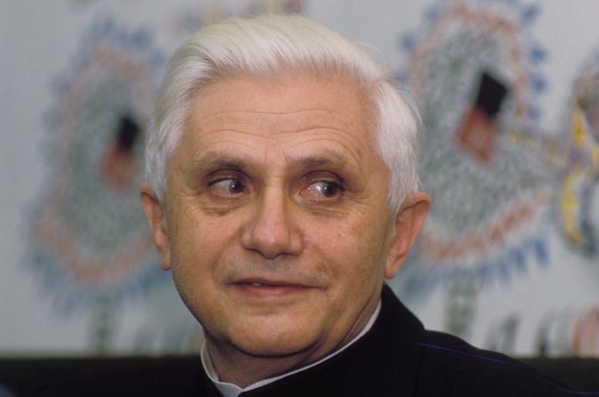 Ratzinger, que se desempeñaba como cardenal presbítero de Santa Maria Consolatrice al Tiburtino, visita Madrid en 1989.