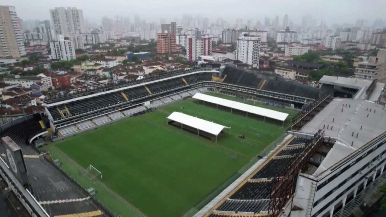 CNNE 1321126 - asi se ve desde el aire el estadio donde velaran a pele