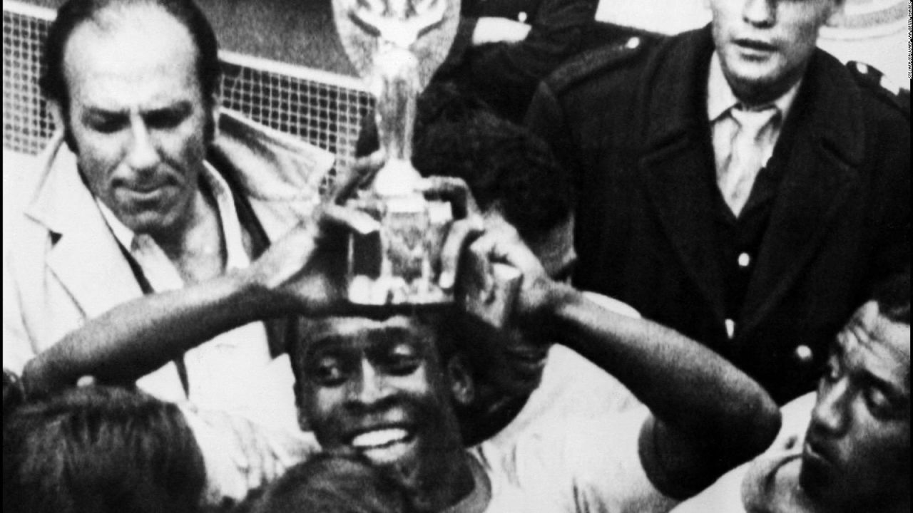 CNNE 1321441 - las diferencias de la epoca de pele con el futbol actual