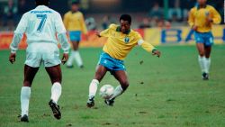 CNNE 1321510 - pele jugaba con menos tecnologia, pero era un virtuoso del futbol