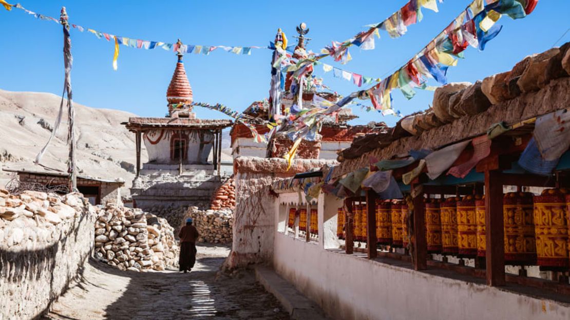 Famoso por sus excursiones de montaña a través de antiguos senderos que antaño facilitaban el comercio entre el Himalaya y la India, el impresionante valle Mustang de Nepal se encuentra a las puertas del Tíbet. En la foto, la ciudad de Lo Manthang. Crédito: Matteo Colombo/Stone RF/Getty Images