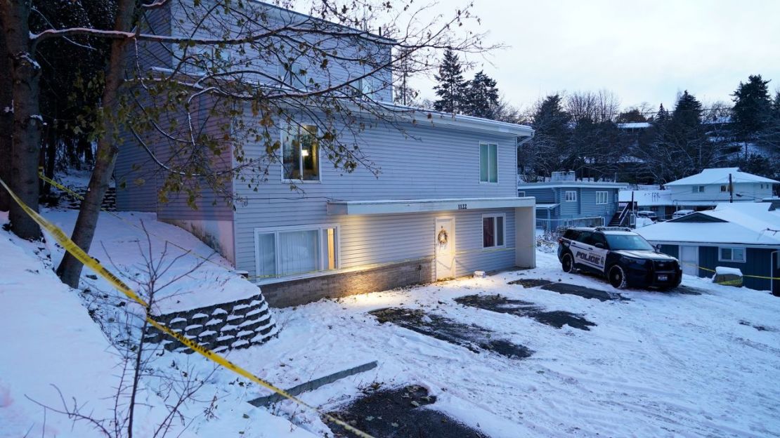 Cuatro estudiantes de la Universidad de Idaho fueron asesinados la madrugada del 13 de noviembre en esta casa. Crédito:Ted S. Warren/AP