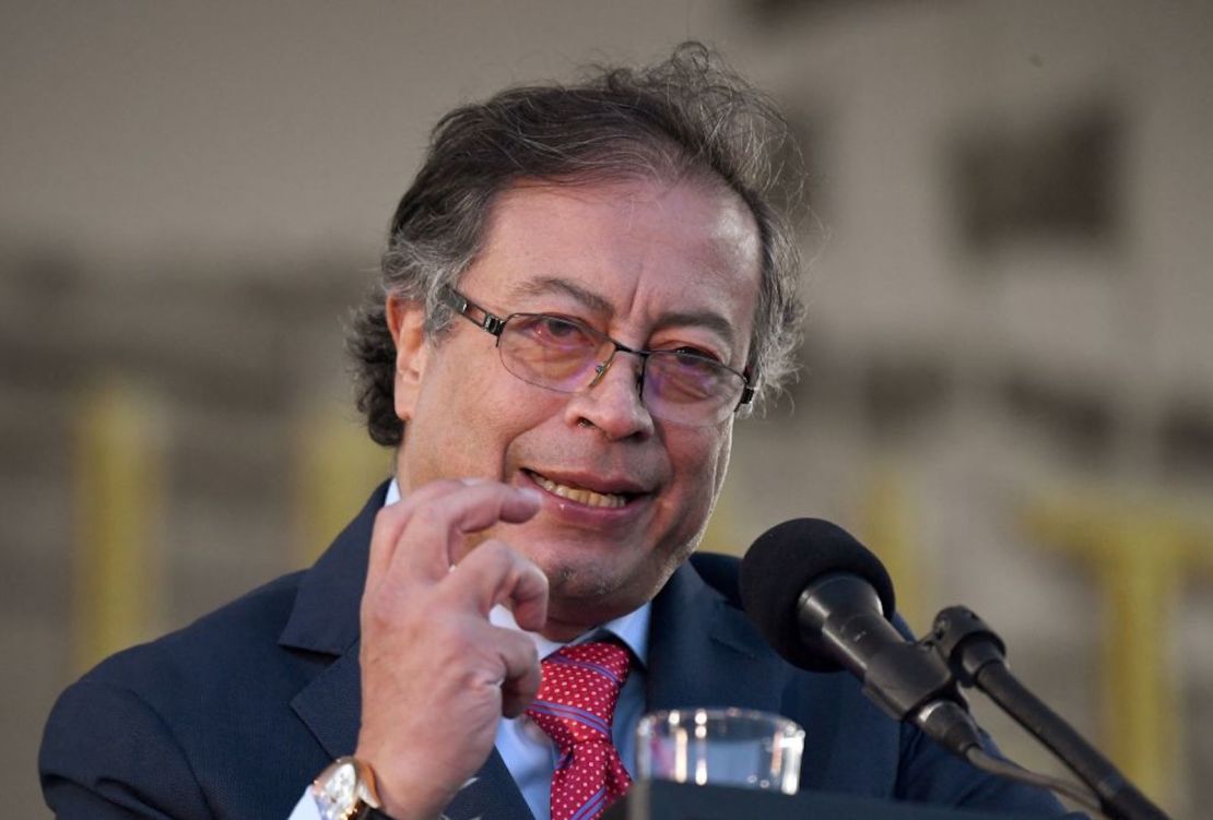 El presidente de Colombia, Gustavo Petro, hizo el anuncio de un cese bilateral del fuego con el ELN, pero la guerrilla negó el acuerdo.