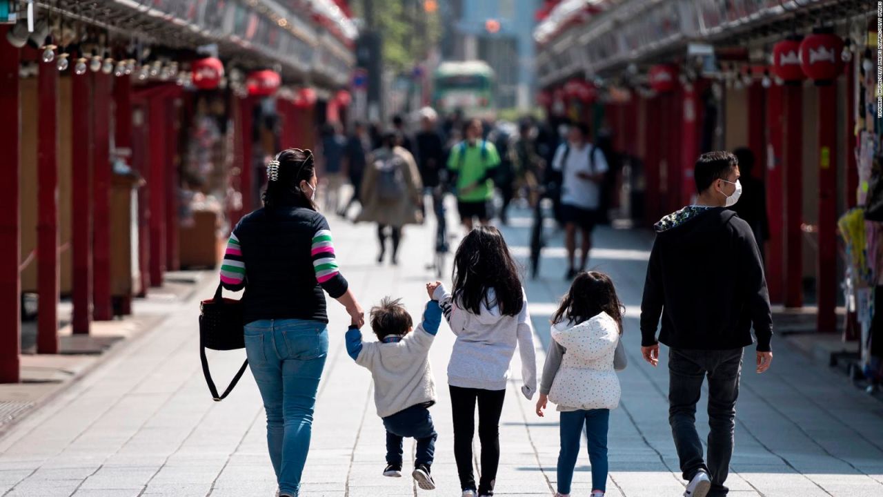 CNNE 1322705 - japon le paga a familias para que salgan de tokio