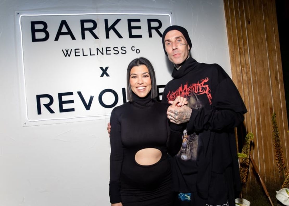 La marca de bienestar de Travis Barker, Barker Wellness, incluye ahora una colección de limpiadores, cremas, mascarillas faciales y sueros, algunos con CBD. Crédito: Jason Sean Weiss/BFA.com