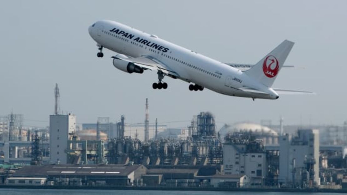 Un avión de Japan Airlines despega del aeropuerto de Haneda en Tokio en 2019. Crédito: Kazuhiro Nogi/AFP/Getty Images