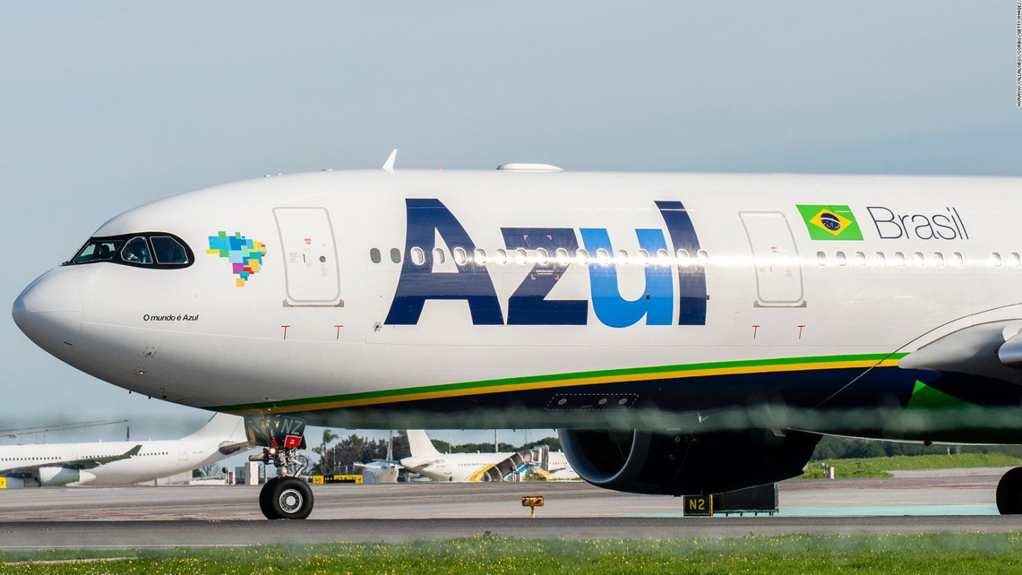 La aerolínea Azul Brazilian se llevó el primer lugar como la más puntual del mundo en 2022. Crédito: Horacio Villalobos/Corbis/Getty Images