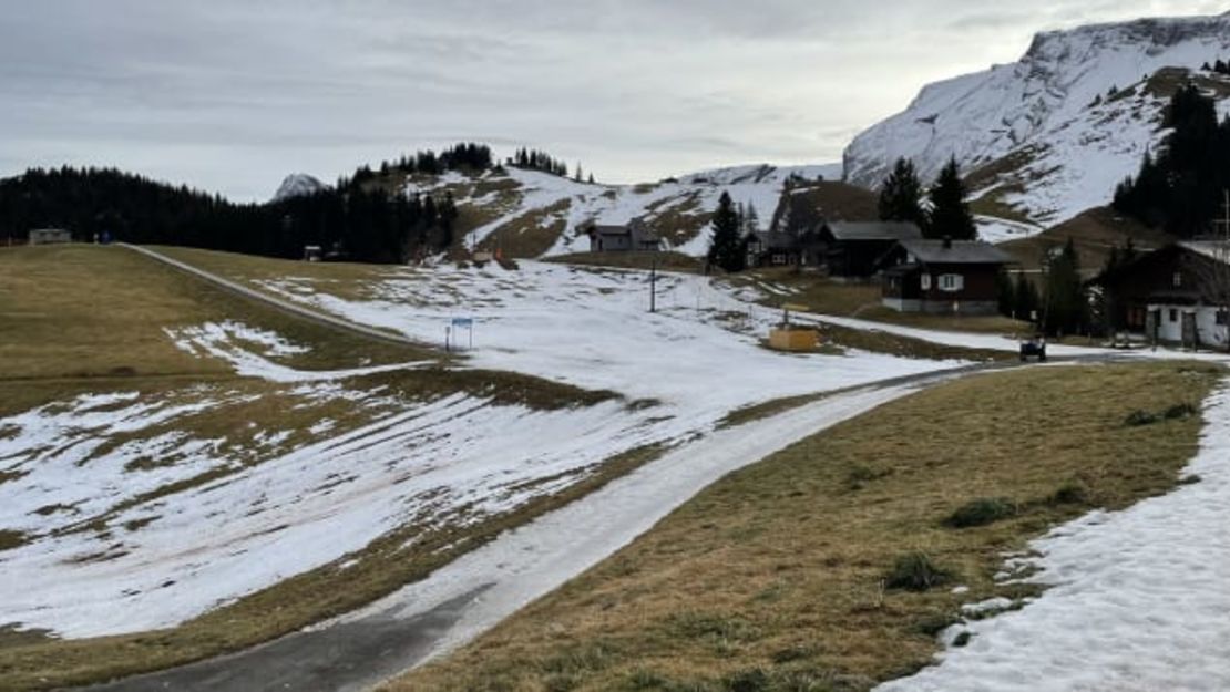 El local Mark Bennett tomó esta fotografía en Klewenalp en el centro de Suiza el 4 de enero de 2023. Crédito: Mark Bennett