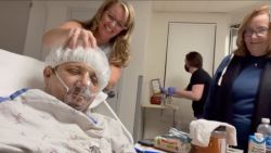 CNNE 1323462 - mira el video que publico jeremy renner desde el hospital