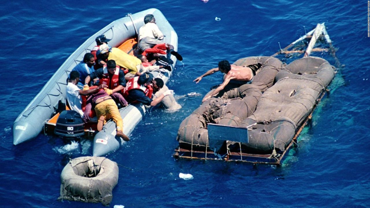 CNNE 1323819 - caos en florida por la masiva llegada de migrantes cubanos