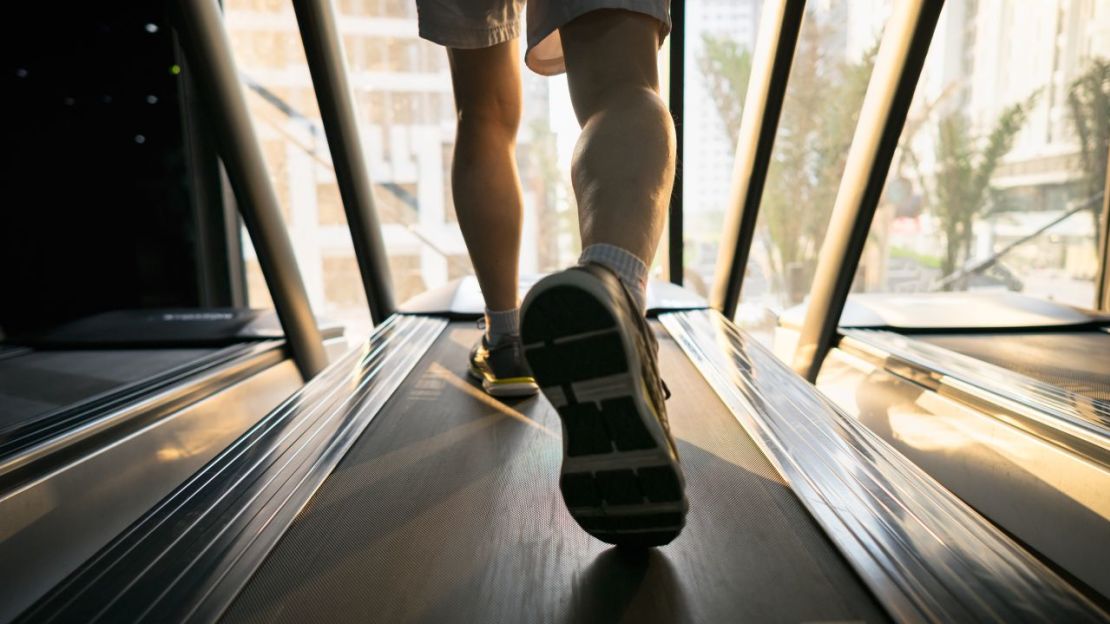 El entrenamiento por intervalos consiste en cambiar la intensidad del entrenamiento y/o las actividades que se realizan. Crédito: Adobe Stock