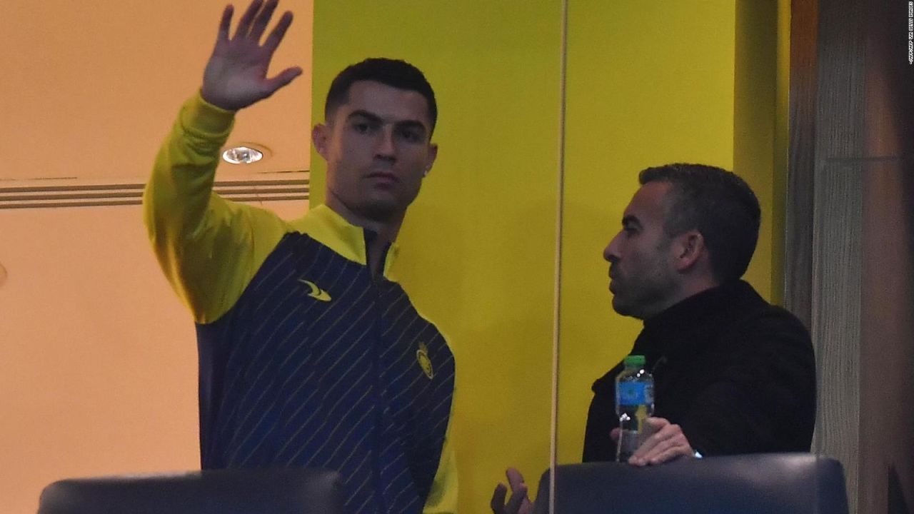 CNNE 1324302 - cristiano ronaldo apoyo al al nassr desde la tribuna