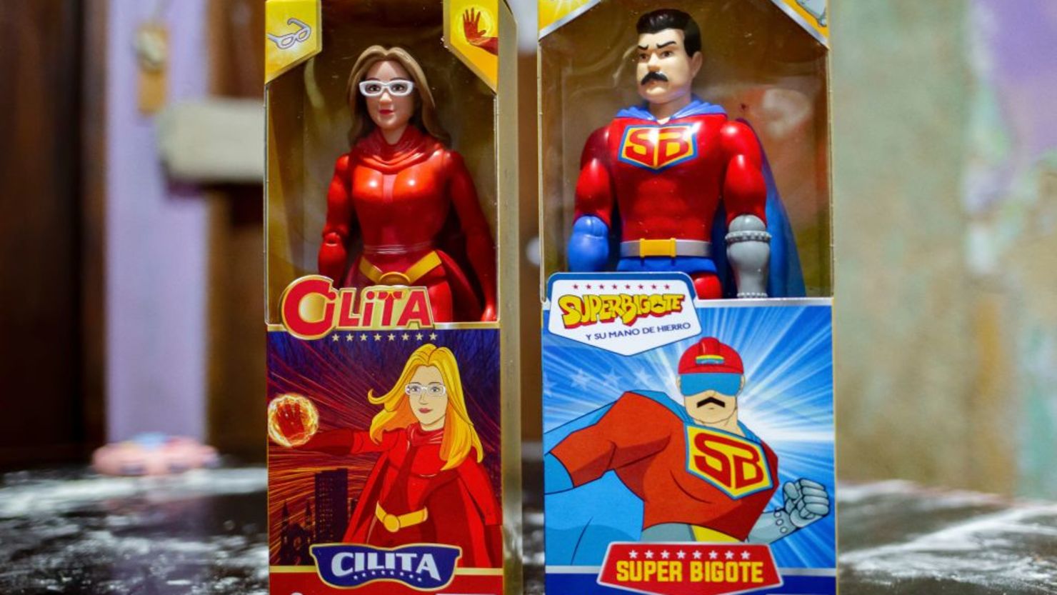 CNNE 1324305 - venezuela-christmas-toys-super mustache-cilita