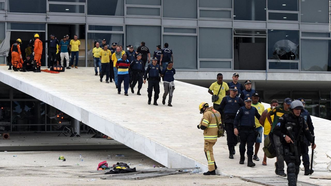 CNNE 1324979 - marcelo longobardi analiza la irrupcion en el congreso de brasil