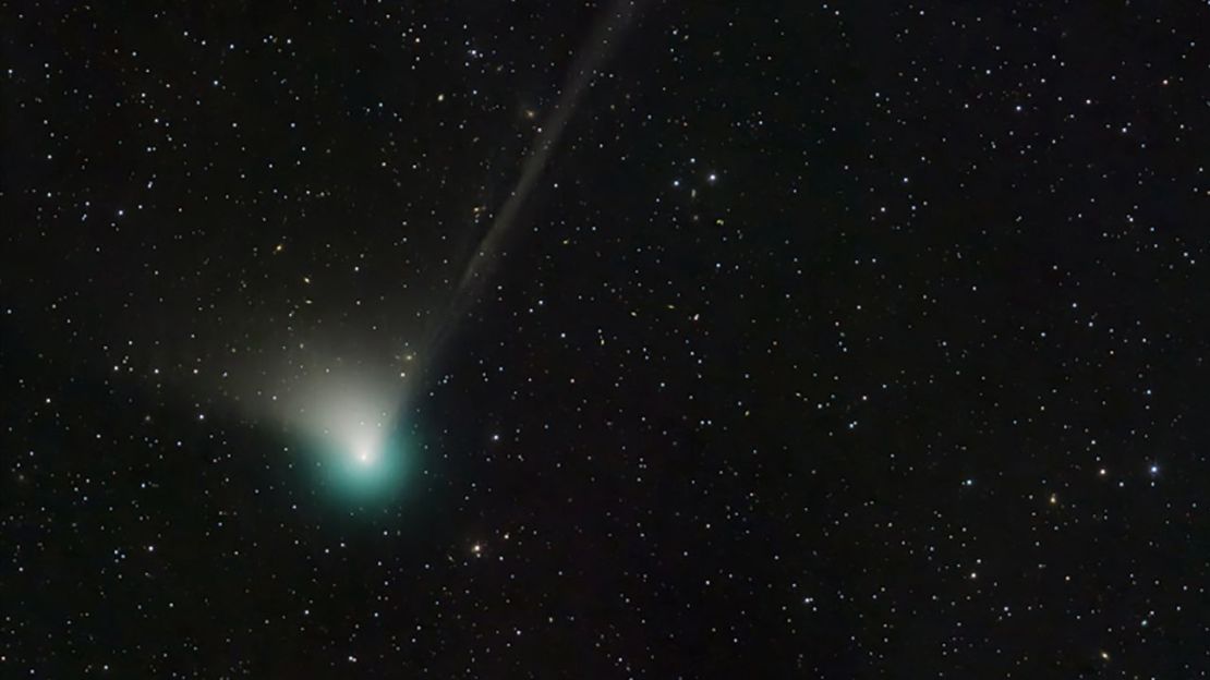 El cometa C/2022 E3 (ZTF) fue descubierto por astrónomos que utilizaron la cámara de sondeo de campo amplio de la Zwicky Transient Facility en marzo de 2022. Crédito: Dan Bartlett/AFP/NASA/Getty Images