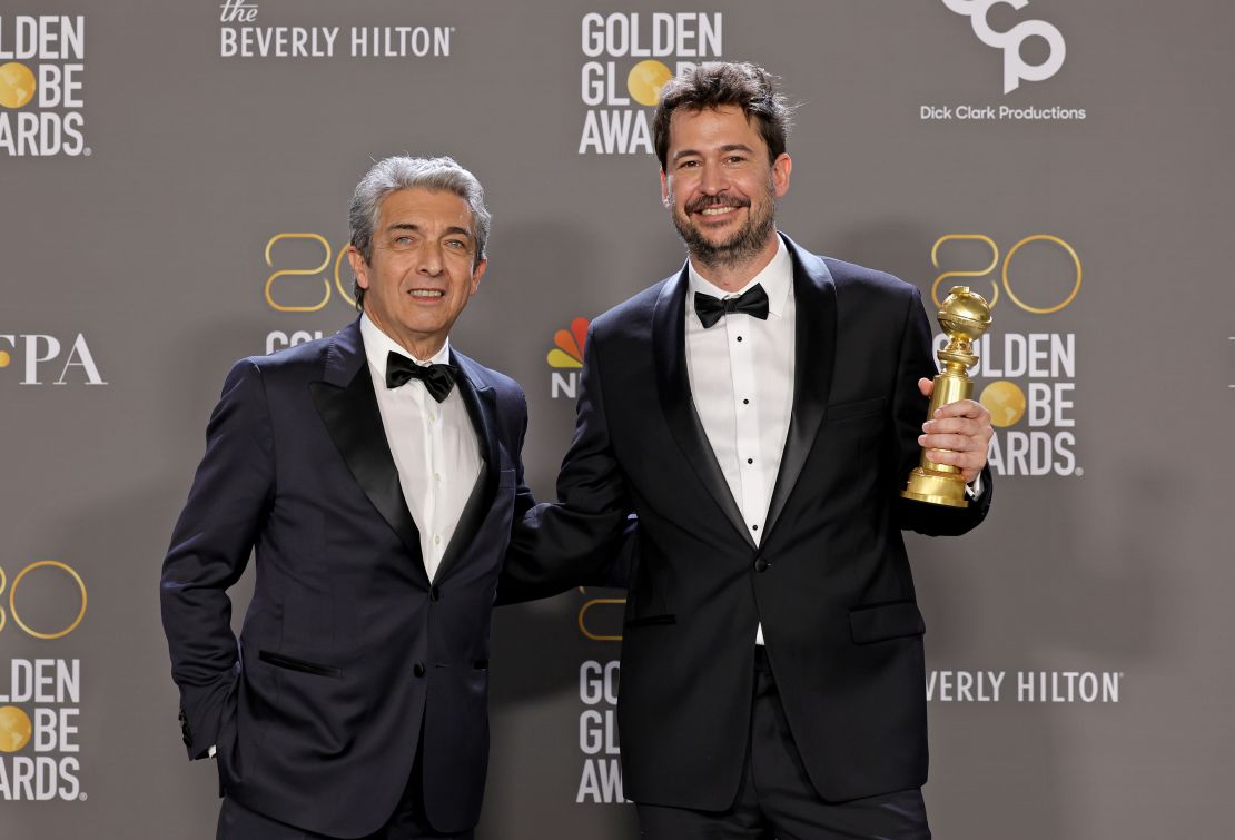 El actor Ricardo Darín, coprotagonista de "Argentina, 1985", y su director Santiago Mitre. La cinta, la única en español nominada a los premios, ganó el Globo de Oro a mejor película extranjera.