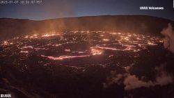 CNNE 1328914 - rios de lava iluminados- asi se ve la reciente erupcion del kilauea en hawai