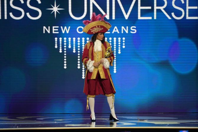 CNNE 1329508 - el 71° concurso miss universo - show nacional de trajes