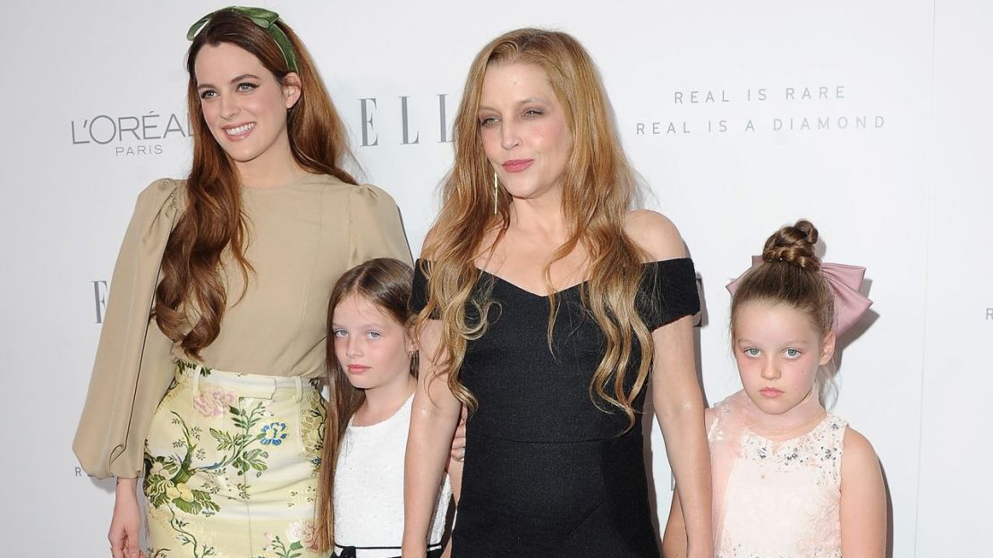 Lisa Marie Presley y sus hijas.