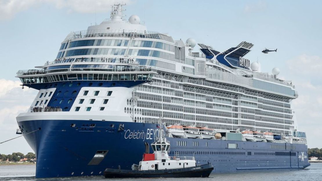 El Celebrity Beyond sale del oeste de Francia en abril de 2022. El viaje inaugural del barco fue un crucero por Europa occidental que zarpó ese mismo mes.