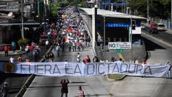 CNNE 1330901 - manifestaciones contra bukele en el salvador